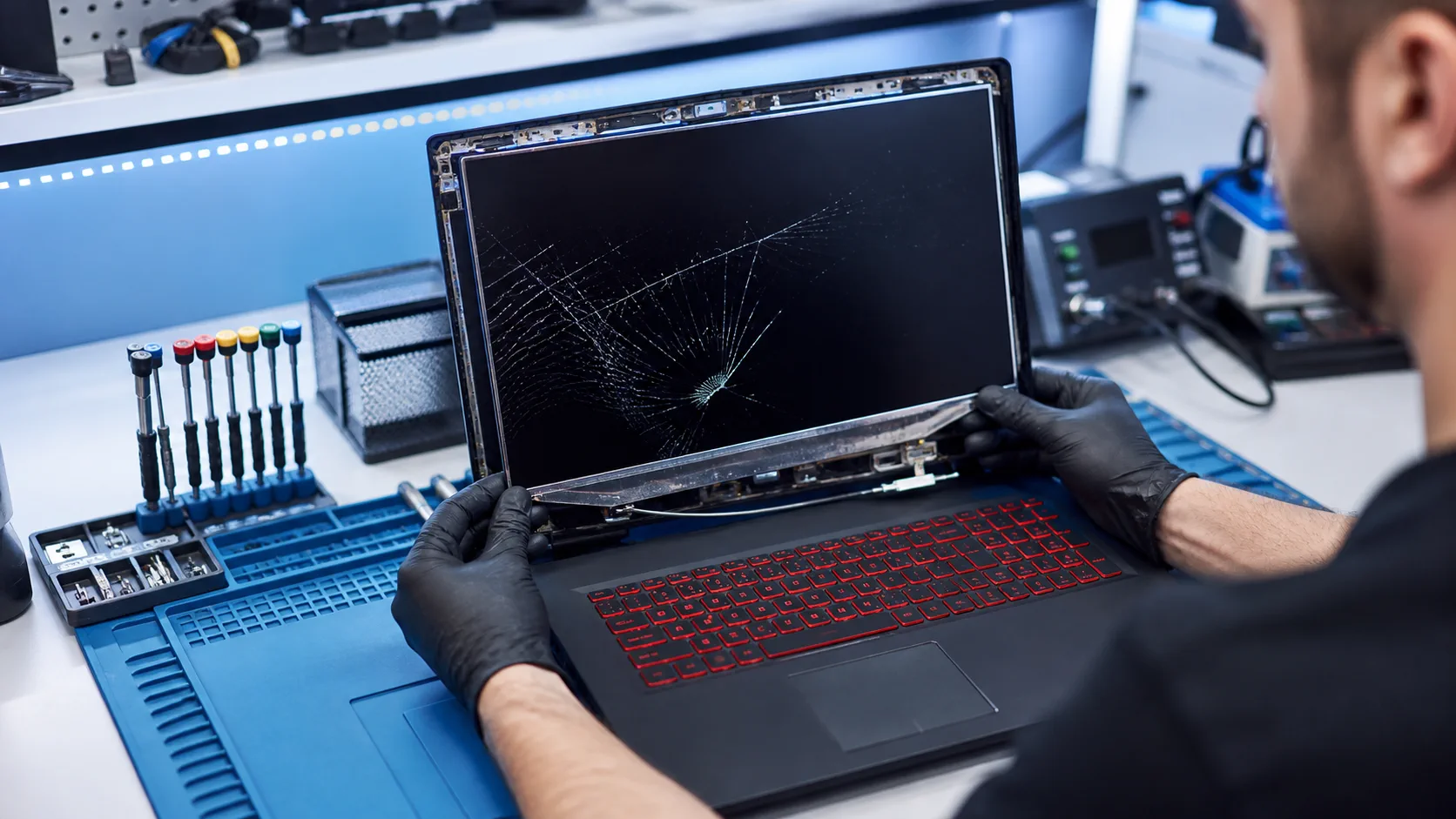 Mersin oyuncu laptop ekran değişimi ve panel onarımı
